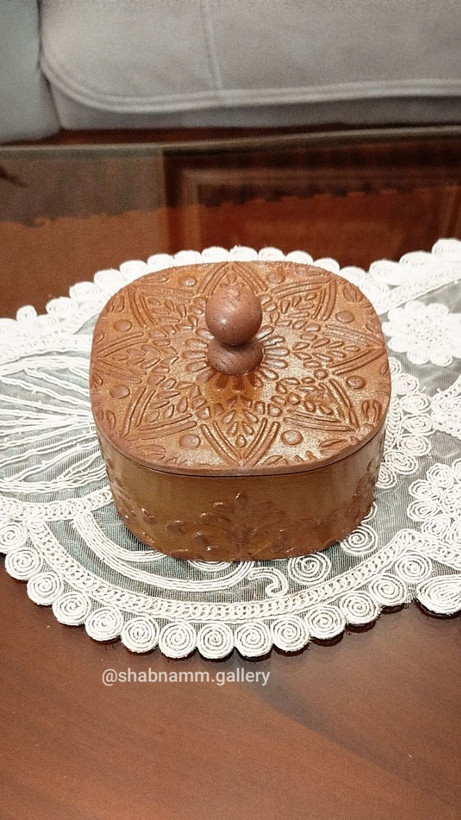 قندان چوبی منبت کاری شده در طرح و رنگ متنوع