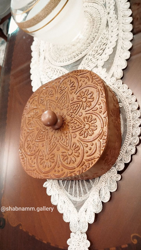 شکلات خوری چوبی منبت کاری شده در طرح و رنگ متنوع