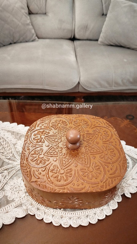 شکلات خوری چوبی منبت کاری شده در طرح و رنگ متنوع