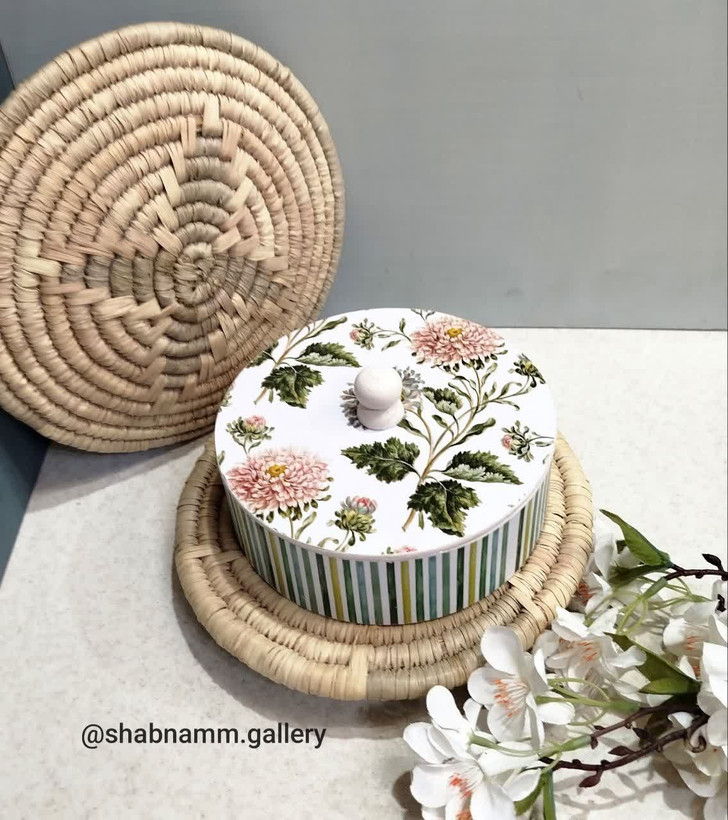 شکلات خوری چوبی دکوپاژ در طرح های مختلف