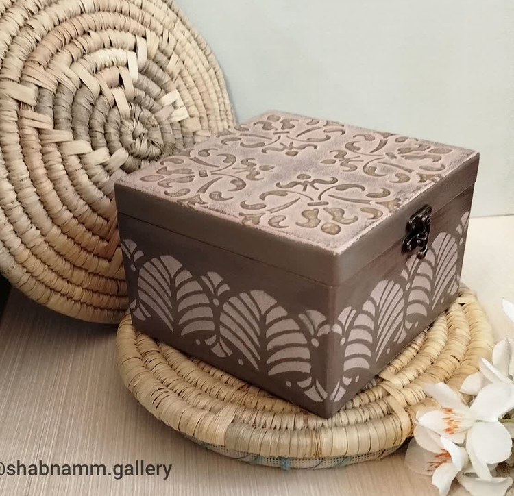 صندوق جواهرات چوبی دستساز پتینه طرح نقوش اسلیمی برجسته