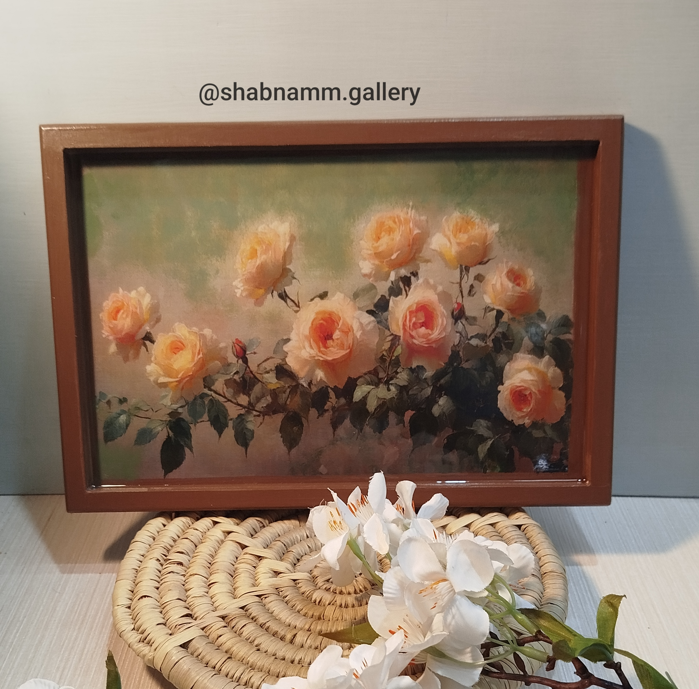 سینی چوبی مستطیل دست‌ساز دکوپاژ با کف رزین‌ شده طرح گل‌های آبرنگی